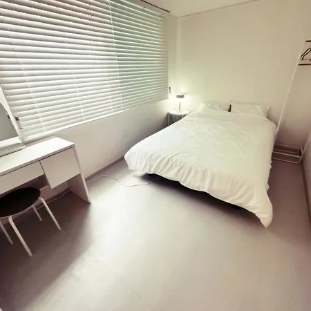 Arex # Queen Bed 5 #10 People # Airport Railway Station # Triple Station # Hong Dae # Seoul #3Room # Dmc # Bnb