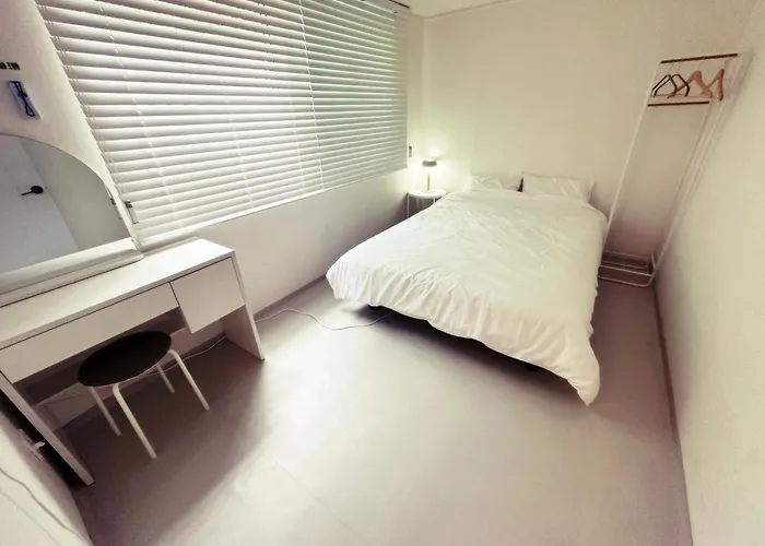 Arex # Queen Bed 5 #10 People # Airport Railway Station # Triple Station # Hong Dae # #3room # Dmc # * 서울특별시